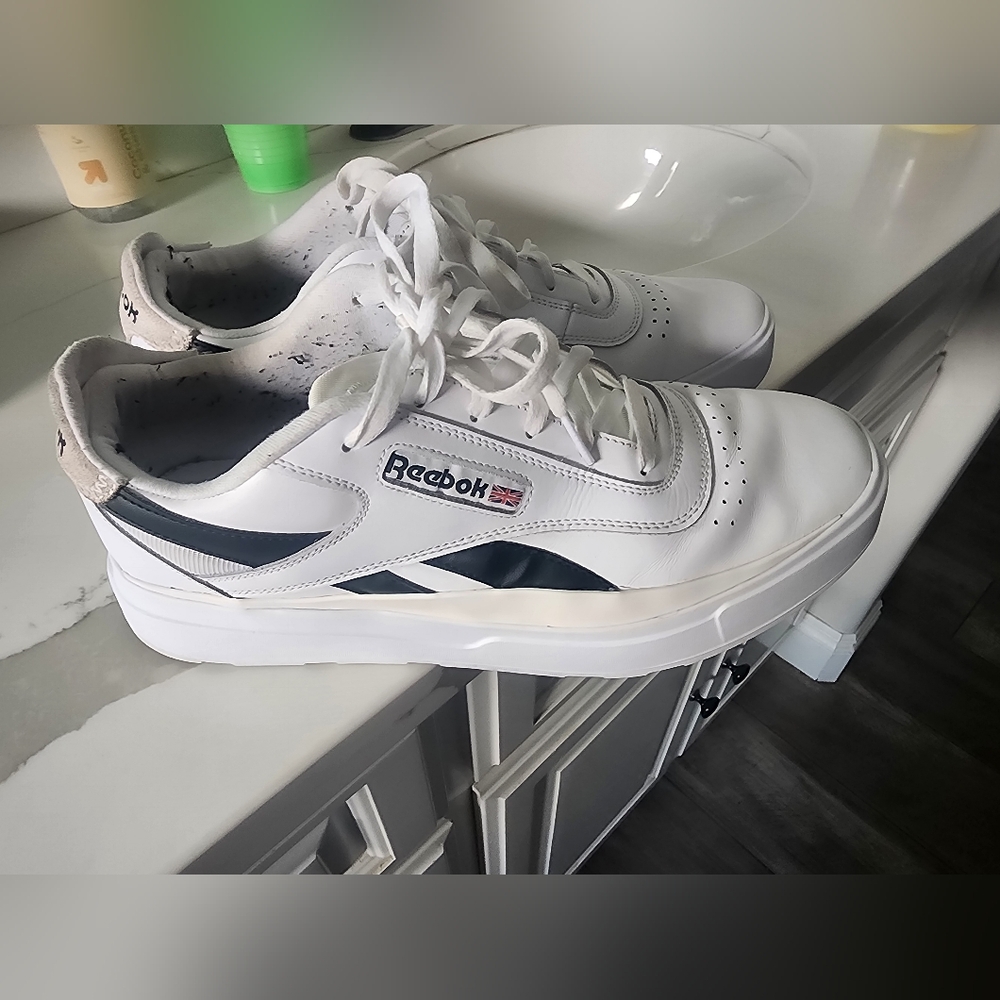 Reebok Men's White and Black Sneakers Size 11